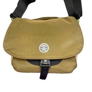 Crumpler 5 million dollar green camera bag